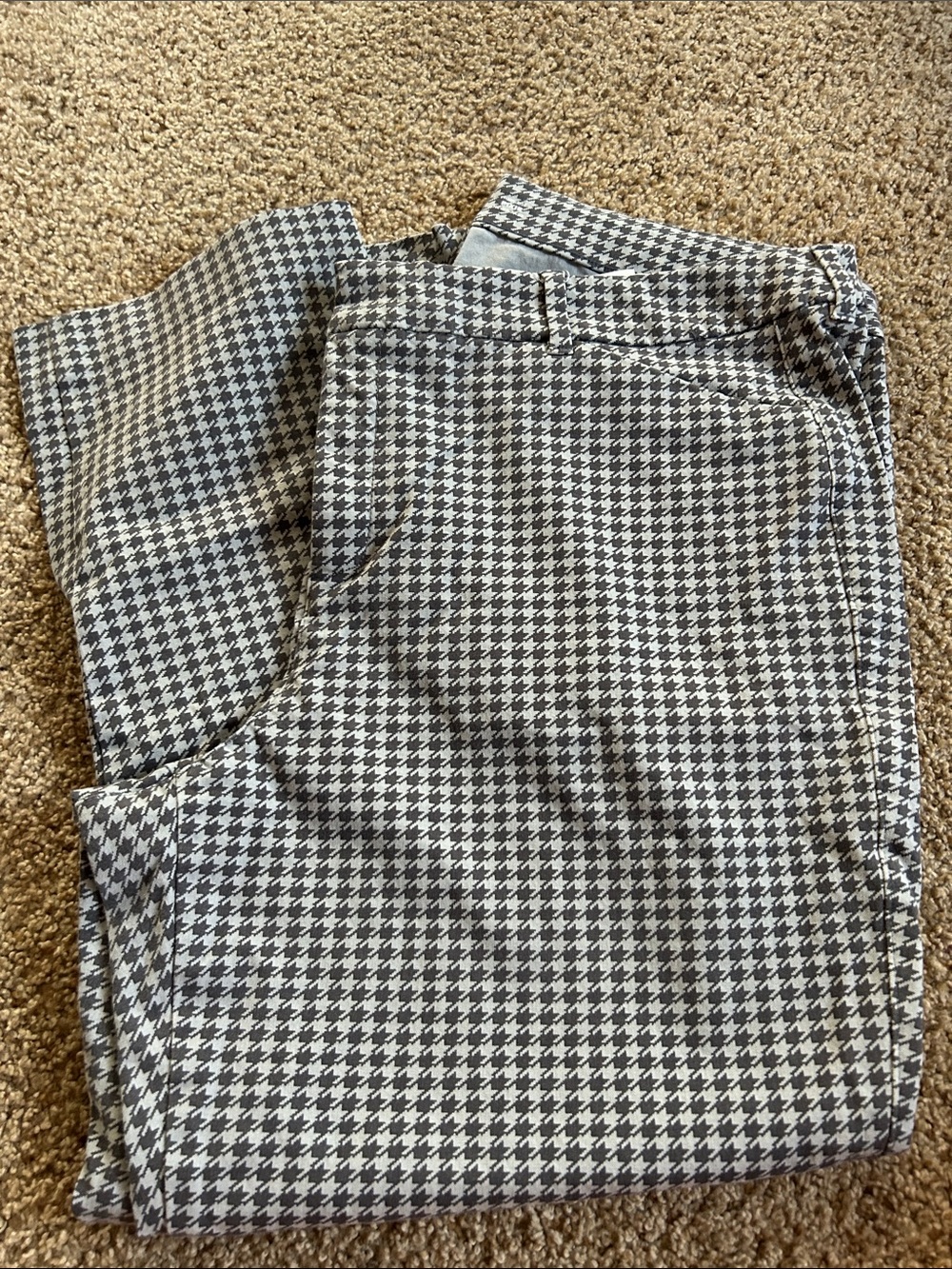 Old Navy Women's Black and White Houndstooth Chinos